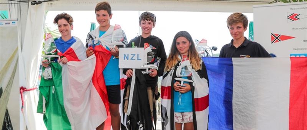 Ben Tapper stands in the middle of the O'pen Skiff European Championships 2019 podium