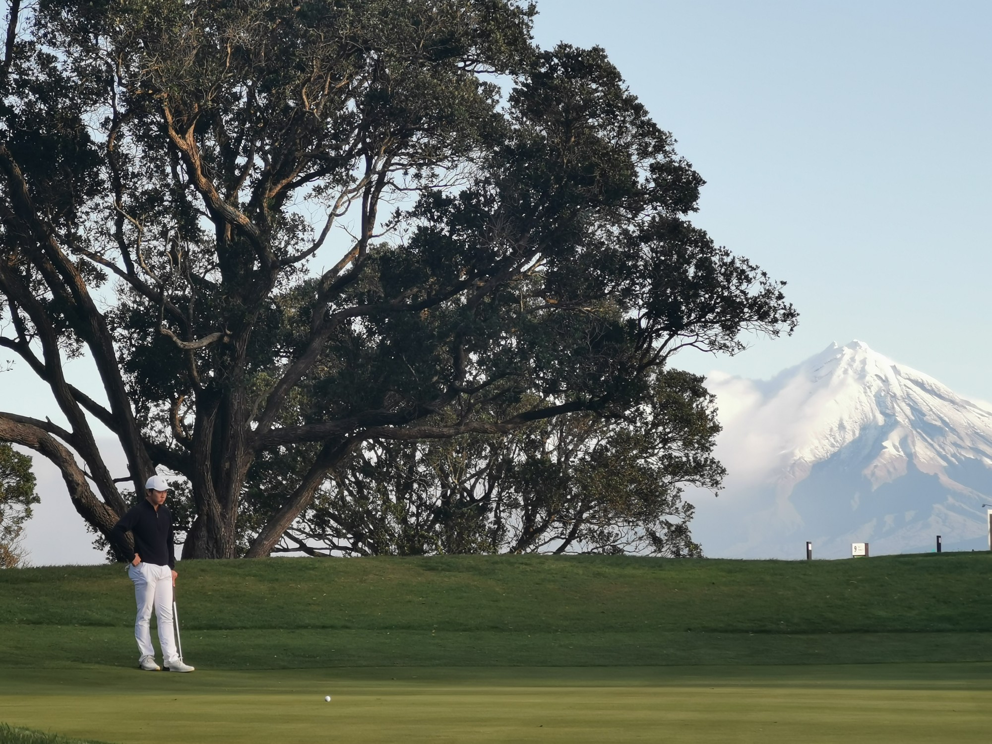 A golfer at winter tournament week